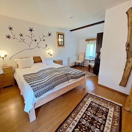 Clematis House Villa Voronet Exterior photo