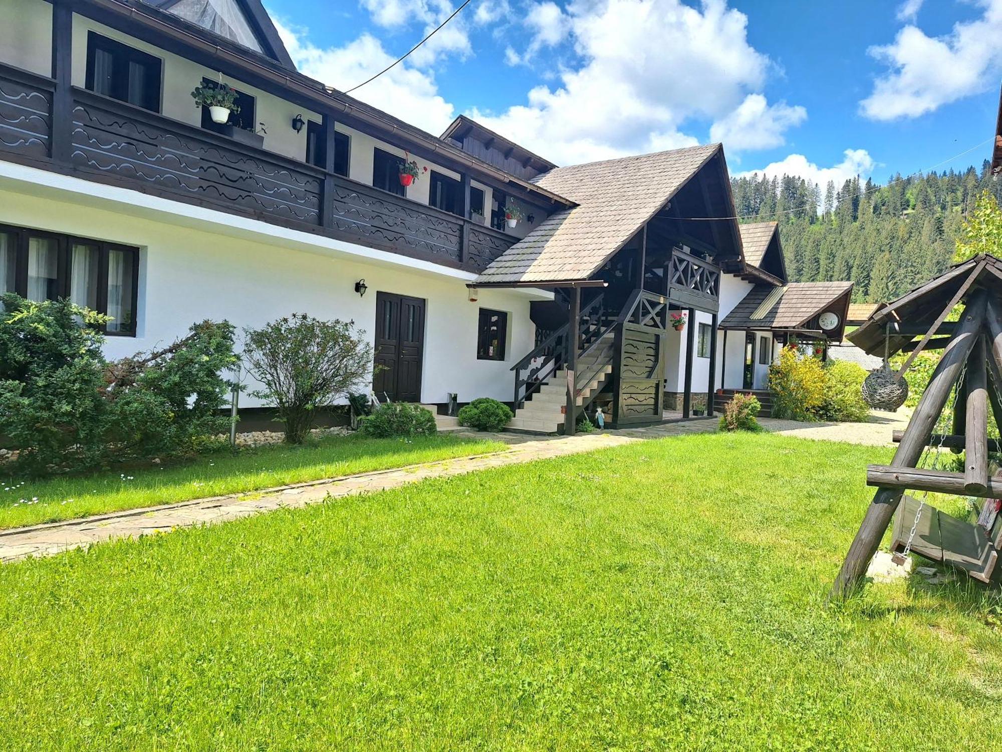 Clematis House Villa Voronet Exterior photo